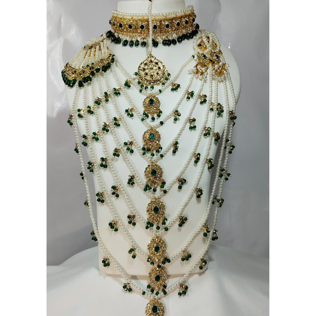 aishwarya jhalar &nbsp;Jadavi Seven Layer Moti Haar in green Colour